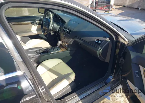 2009 Mercedes-Benz C 63 Amg из США, поврежденный, VIN WDDGF77X29F297748